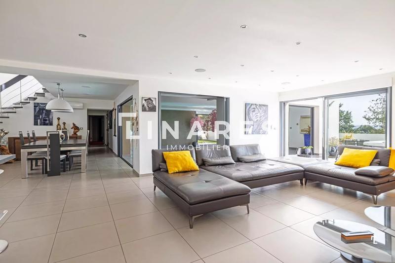 Maison - 200 m² - 4 pièces