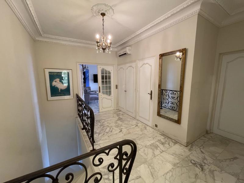 Villa - 260 m² - 6 pièces