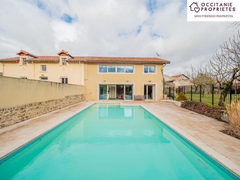 Propriété - 625 m² - 15 pièces