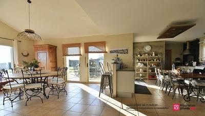 Maison - 217 m² - 8 pièces