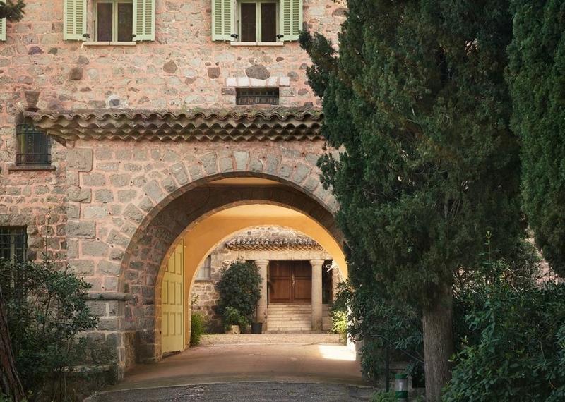 Maison - 2 850 m² - 30 pièces