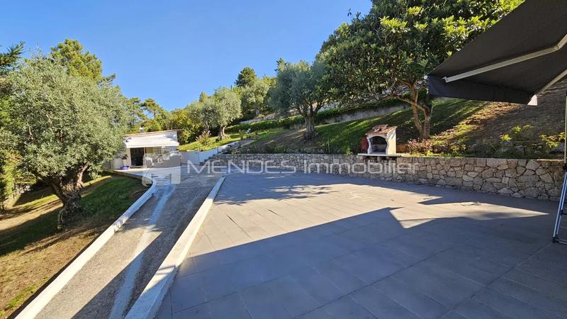 Villa - 353 m² - 6 pièces