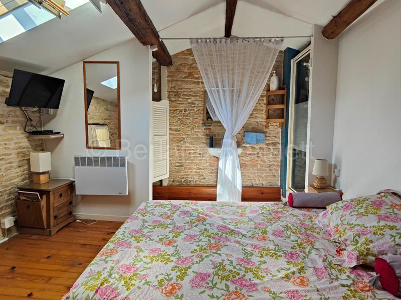 Maison en pierre - 211 m² - 9 pièces