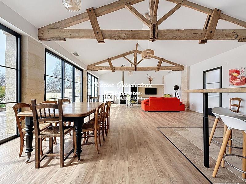 Propriété - 215 m² - 6 pièces