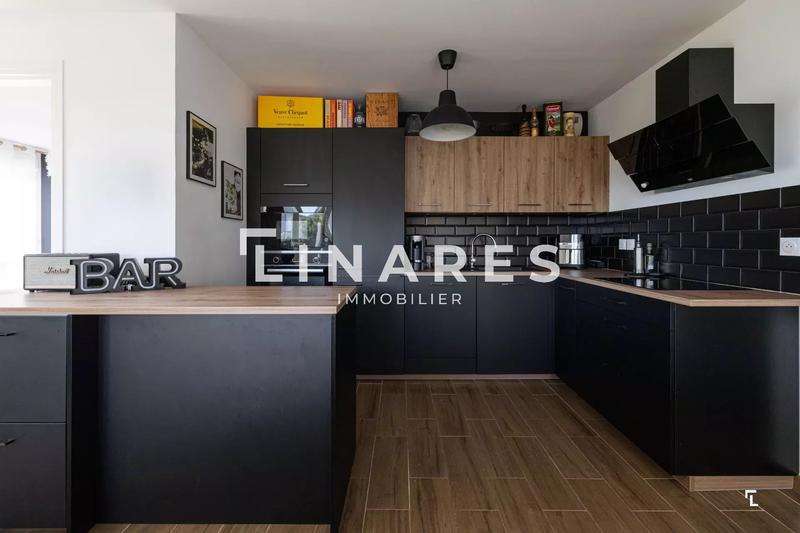 Appartement - 80 m² - 4 pièces