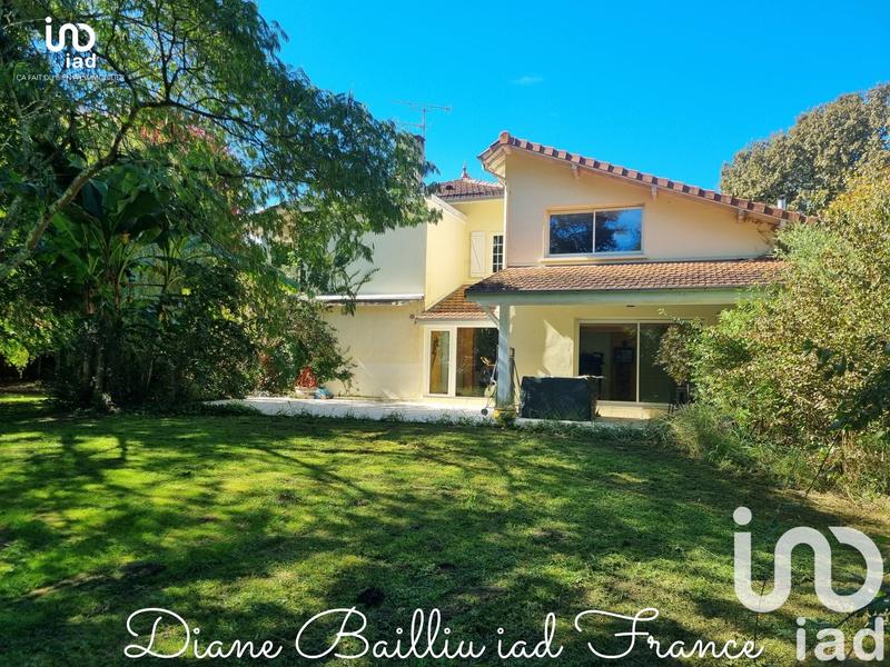 Maison de ville - 263 m² - 8 pièces