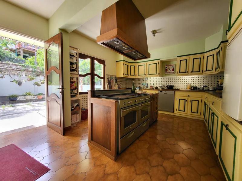 Villa - 292 m² - 9 pièces