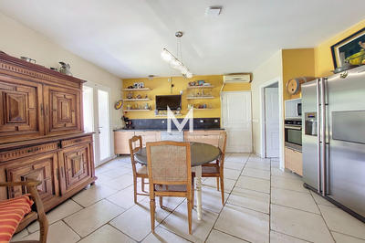 Maison - 205 m² - 7 pièces