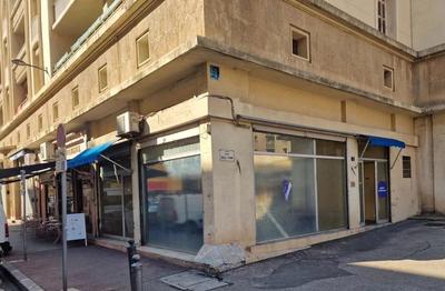 Local commercial - 110 m² - 5 pièces