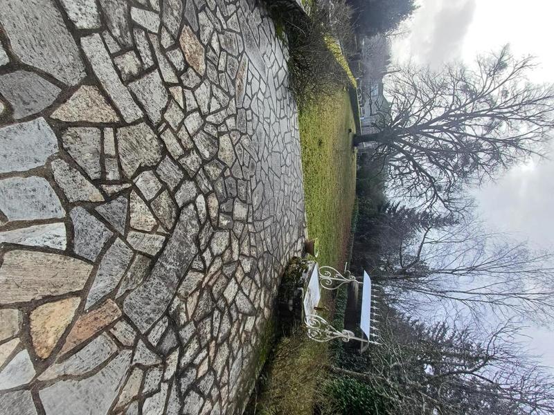 Maison - 211 m² - 8 pièces