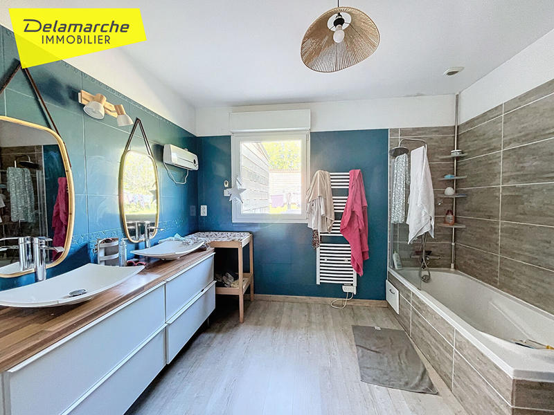 Maison - 250 m² - 7 pièces