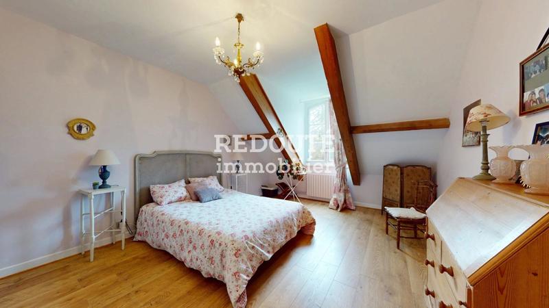 Propriété - 239 m² - 8 pièces