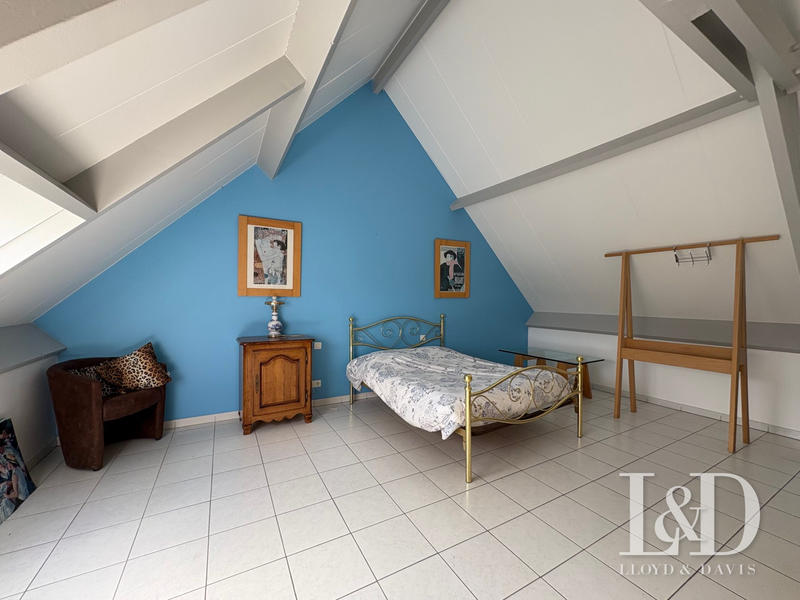 Maison - 374 m² - 10 pièces