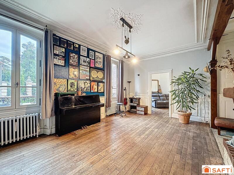 Maison - 172 m² - 8 pièces