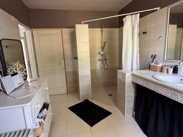 Propriété - 280 m² - 6 pièces