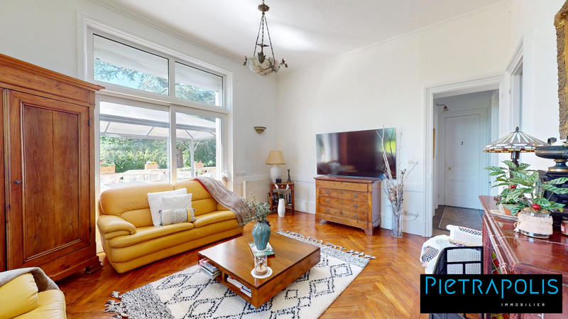 Maison - 251 m² - 9 pièces