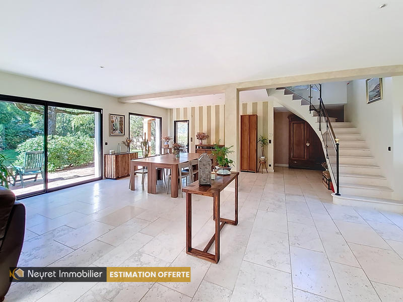 Maison - 308 m² - 10 pièces