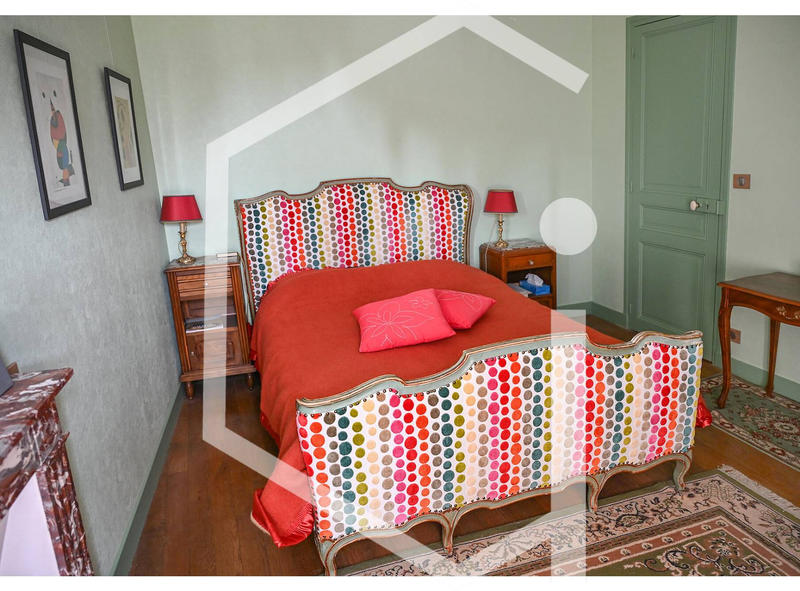 Maison - 270 m² - 14 pièces