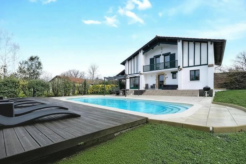 Villa - 226 m² - 7 pièces