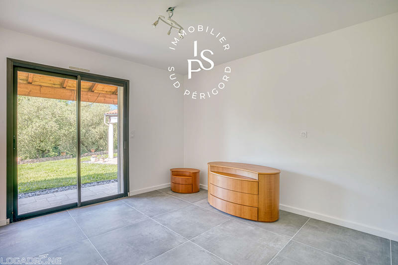 Maison - 242 m² - 9 pièces