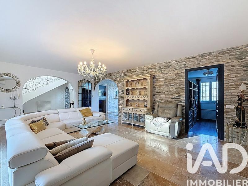 Maison - 251 m² - 7 pièces