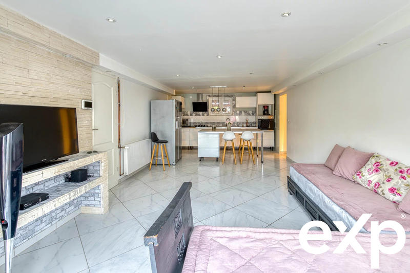 Maison - 182 m² - 9 pièces