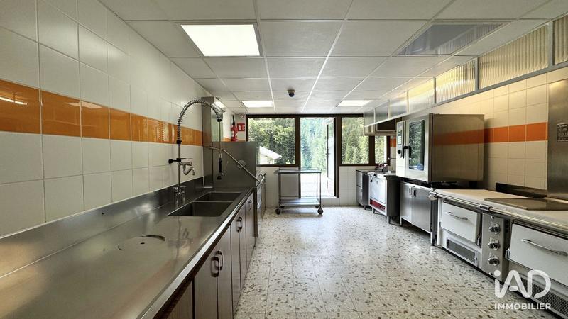 Local commercial - 1 235 m²