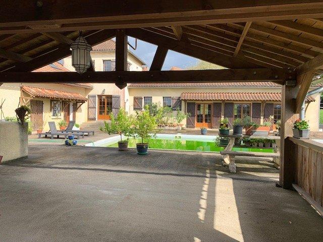 Maison - 250 m² - 10 pièces