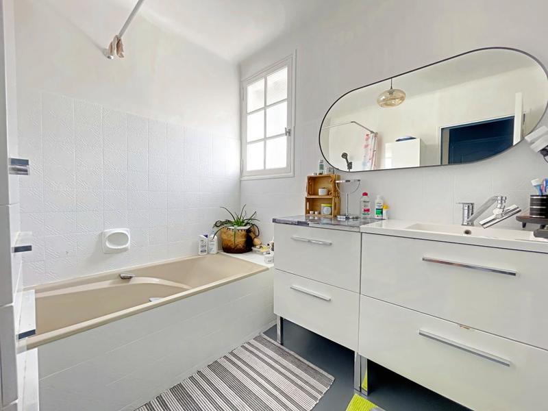 Maison - 176 m² - 9 pièces