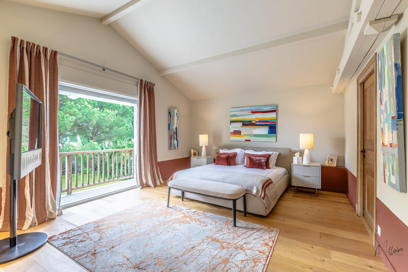 Maison - 312 m² - 8 pièces