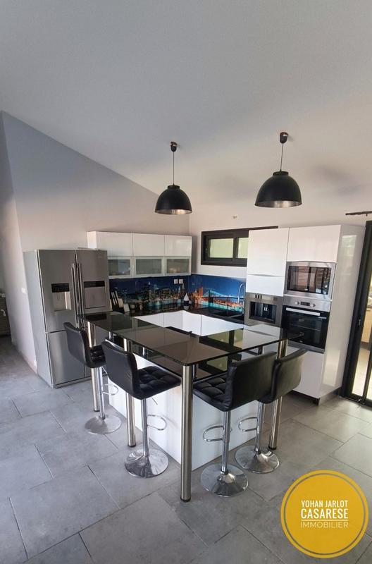 Maison - 98 m² - 4 pièces