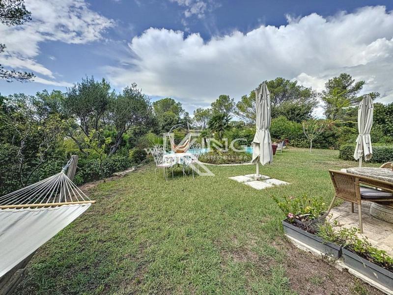 Villa - 205 m² - 6 pièces