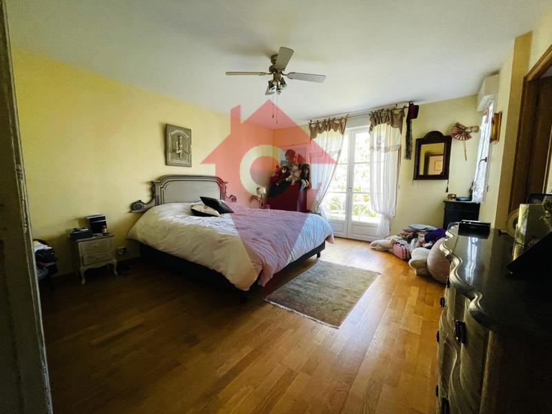 Maison - 250 m² - 7 pièces