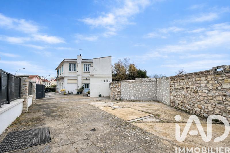 Maison - 250 m² - 8 pièces
