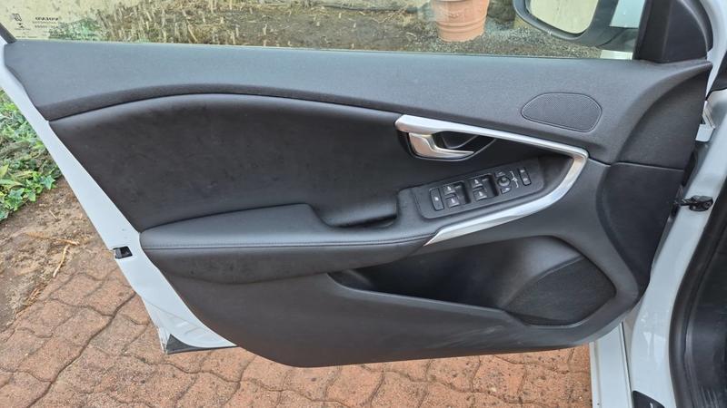 Volvo V40 2.0 D2 Adblue 120 Geartronic 6 Edition - Automatique