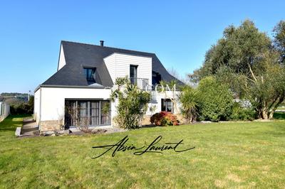 Propriété - 175 m² - 11 pièces