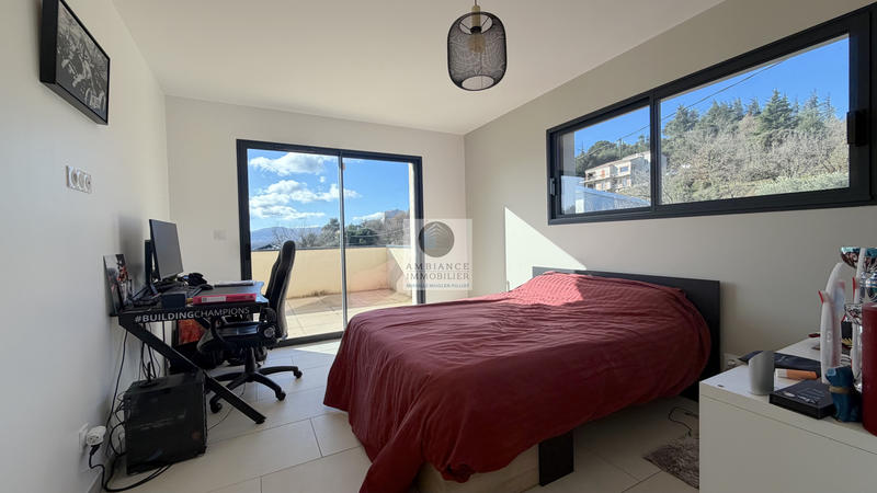 Maison - 237 m² - 8 pièces