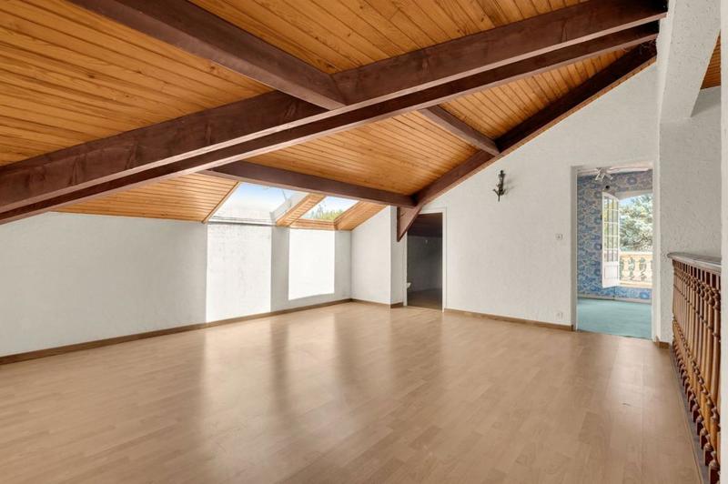 Maison - 185 m² - 7 pièces