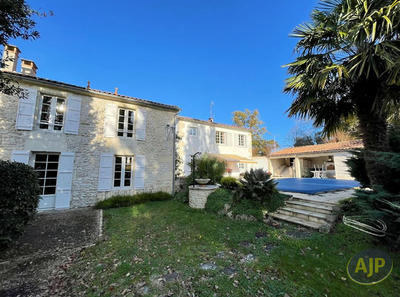 Maison - 260 m² - 8 pièces