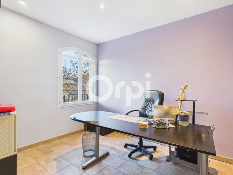 Maison - 220 m² - 7 pièces