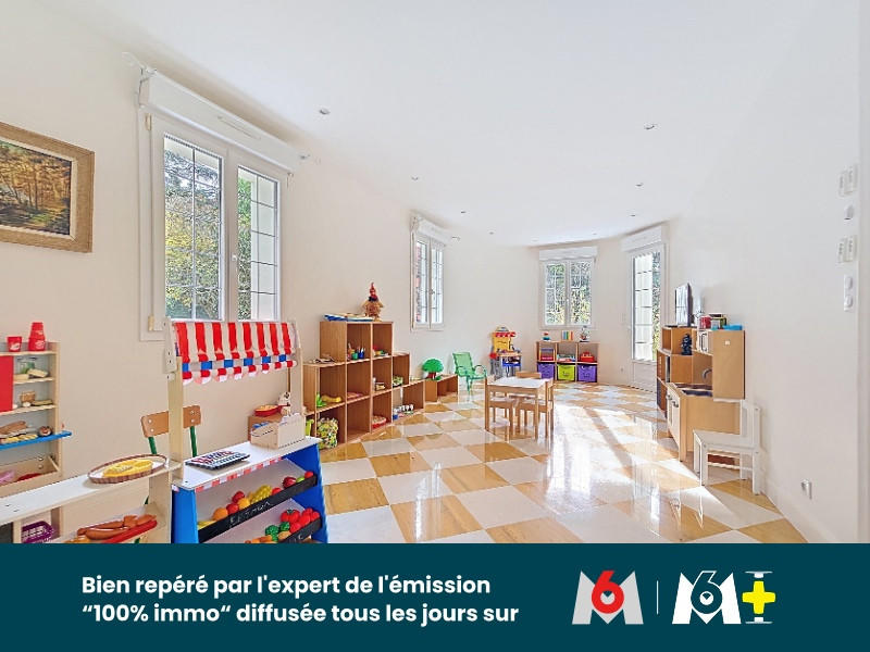 Maison - 245 m² - 9 pièces