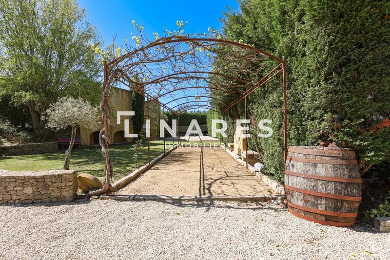 Propriété - 230 m² - 9 pièces