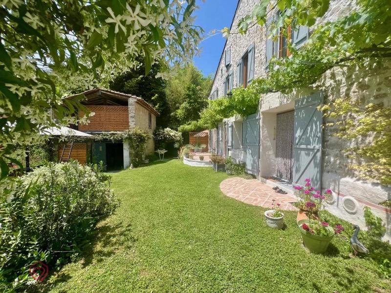 Propriété - 187 m² - 7 pièces