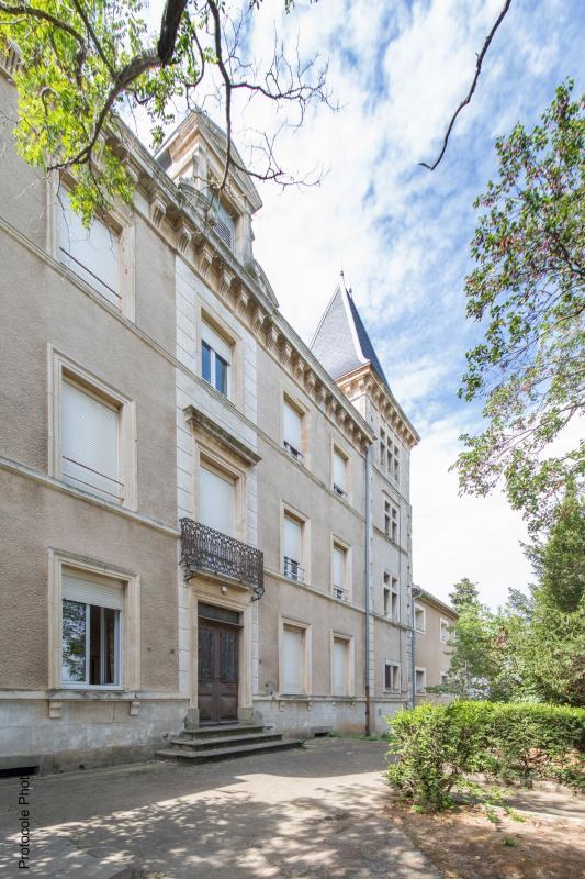 Maison - 3 706 m² - 13 pièces