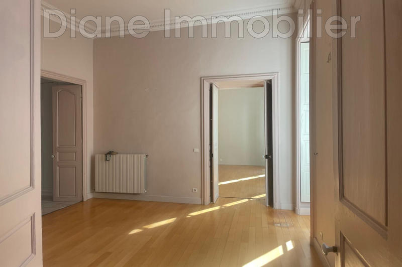 Appartement - 188 m² - 7 pièces