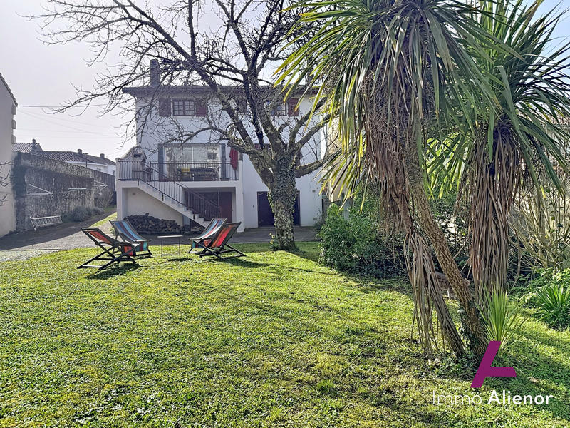 Maison - 188 m² - 9 pièces