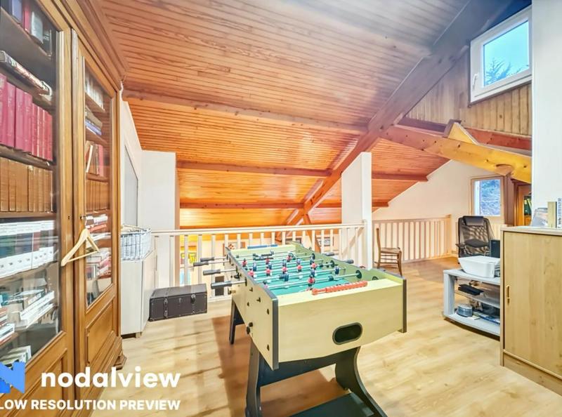 Maison - 220 m² - 6 pièces