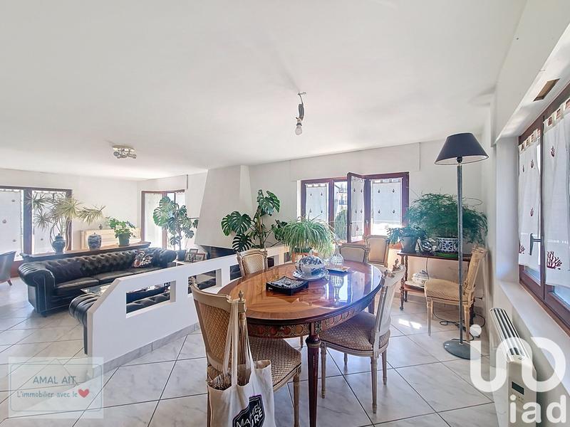 Maison - 226 m² - 9 pièces