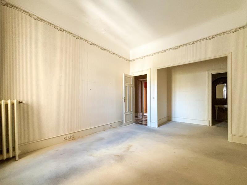 Appartement - 242 m² - 5 pièces