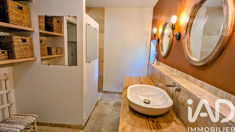 Maison - 305 m² - 8 pièces